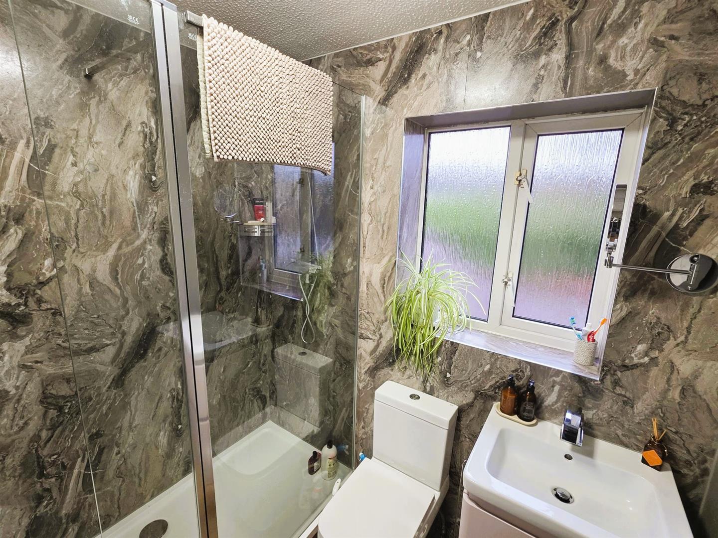 Llwyn Cyfarthwch, Llanelli, SA15 1GY